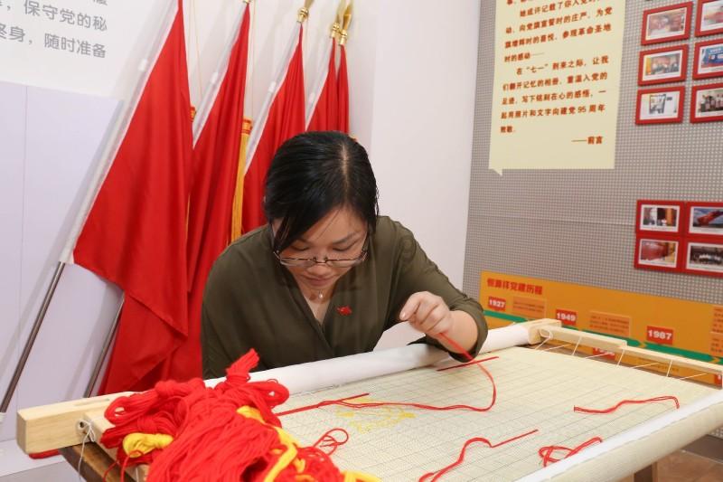 下好推动产业结构转型升级“两步棋”